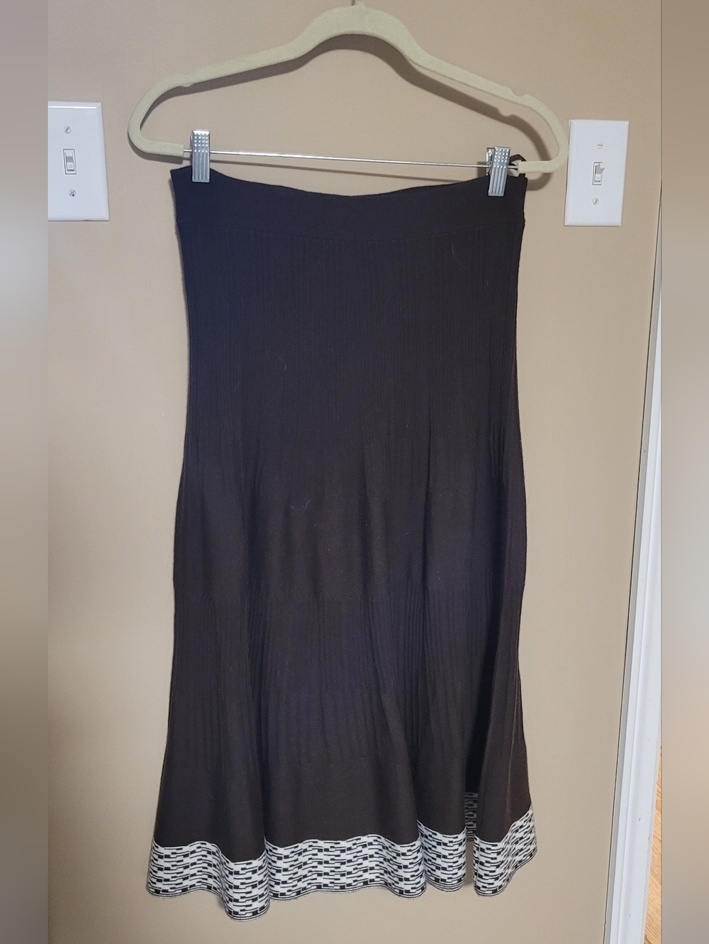 💜2 for $10💜 Bundle and save Brown Knee-Length Knit Skirt with White Trim